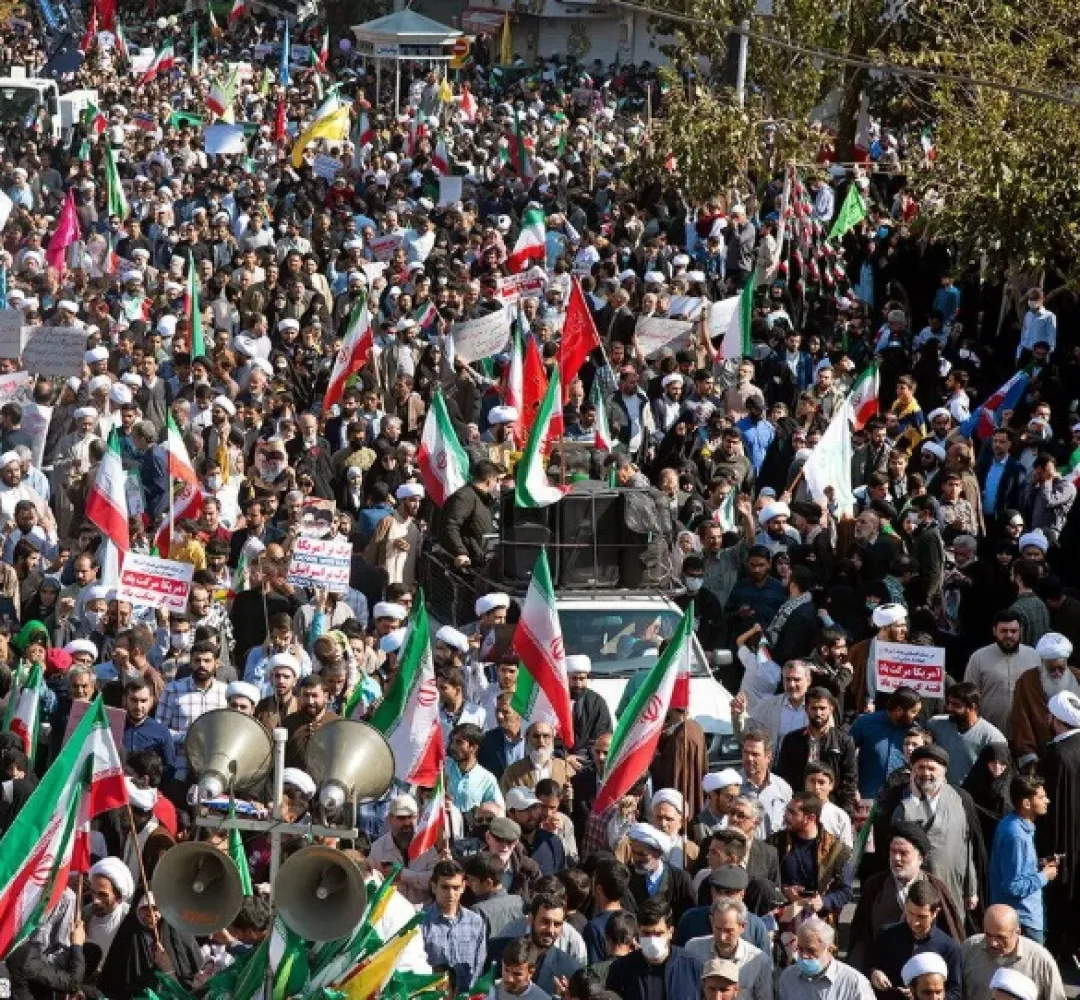 مردم ستون نظام و موتور تداوم انقلاب‌اند